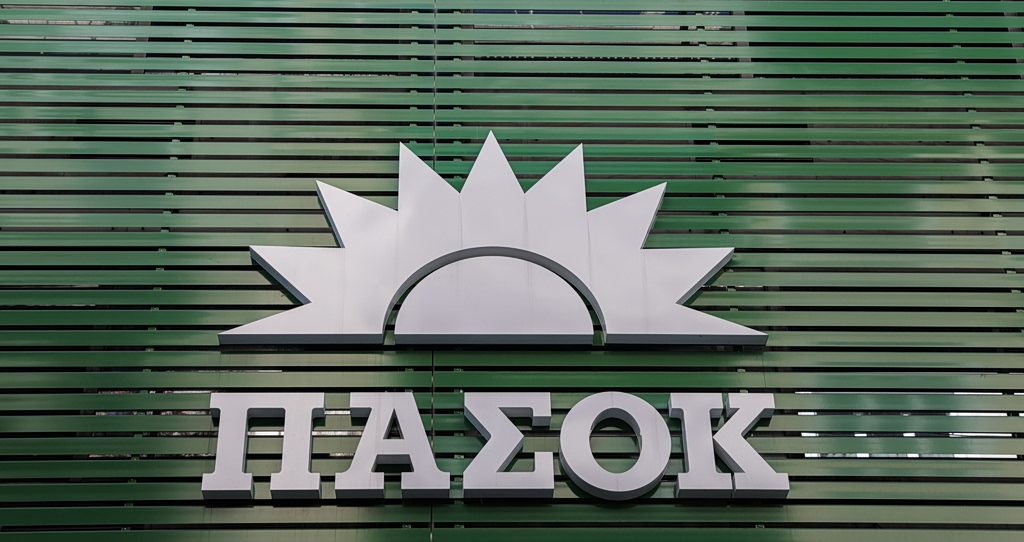 ΠΑΣΟΚ σε Π. Μαρινάκη: «Σκοτεινό παρακράτος στο Μαξίμου»