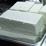 Ο Τραμπ κήρυξε πόλεμο στη φέτα – Εκστρατεία εξαγωγής «fake τυριών» από τις ΗΠΑ