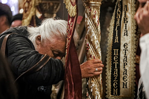 Τα πέντε θαύματα του Πάσχα: Από την Παναγία της Τήνου μέχρι τον Άγιο Σπυρίδωνα στην Κέρκυρα