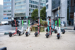 Από την καινοτομία στην ανησυχία: Σε ποιες πόλεις και χώρες παγκοσμίως έχουν απαγορευτεί τα ηλεκτρικά πατίνια;