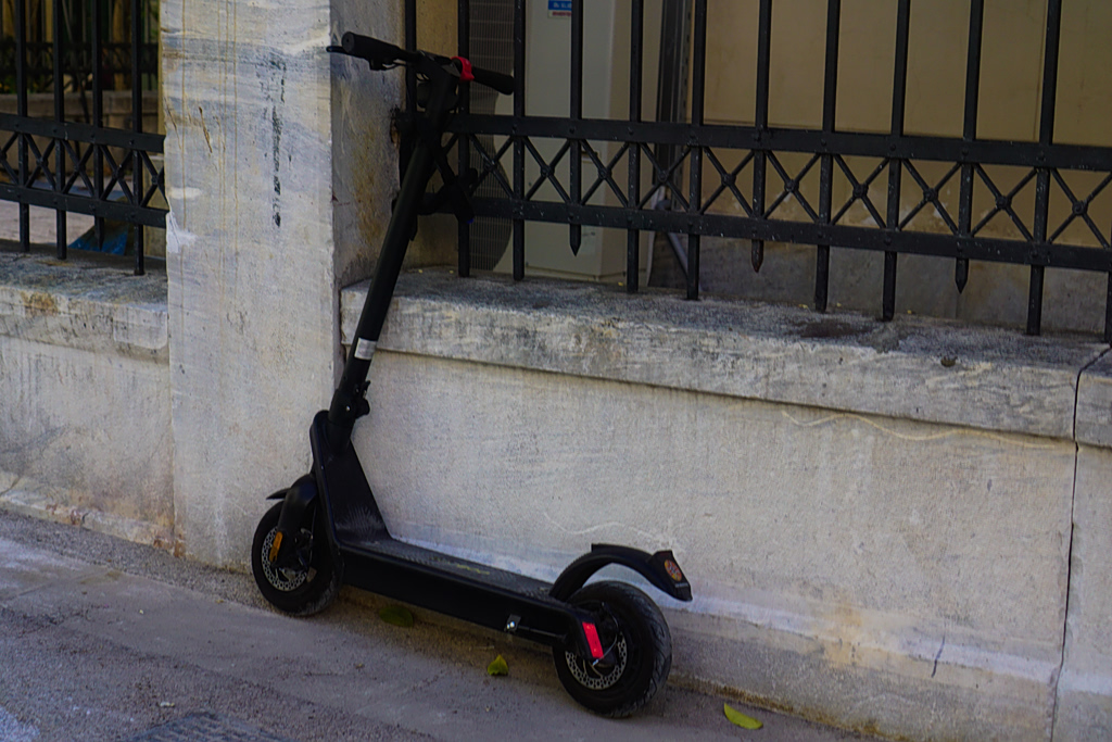 Θρήνος για τον 13χρονο που σκοτώθηκε στην Ηλεία: «Το πατίνι το έκανε δώρο η οικογένεια», λέει η γιαγιά του