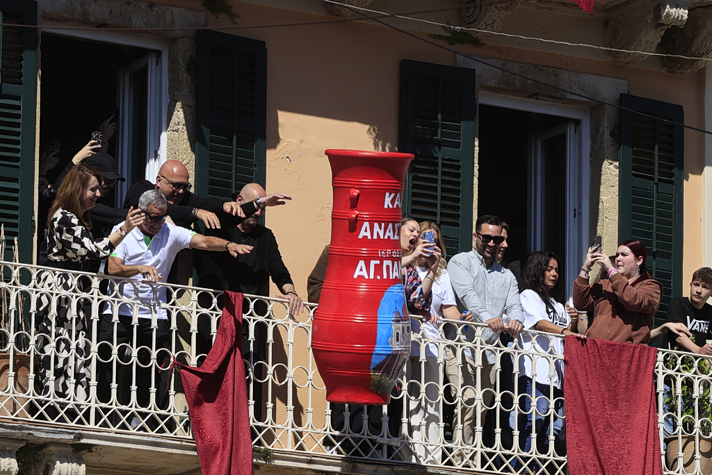 Πάσχα: Δέκα έθιμα απ’ όλη την Ελλάδα