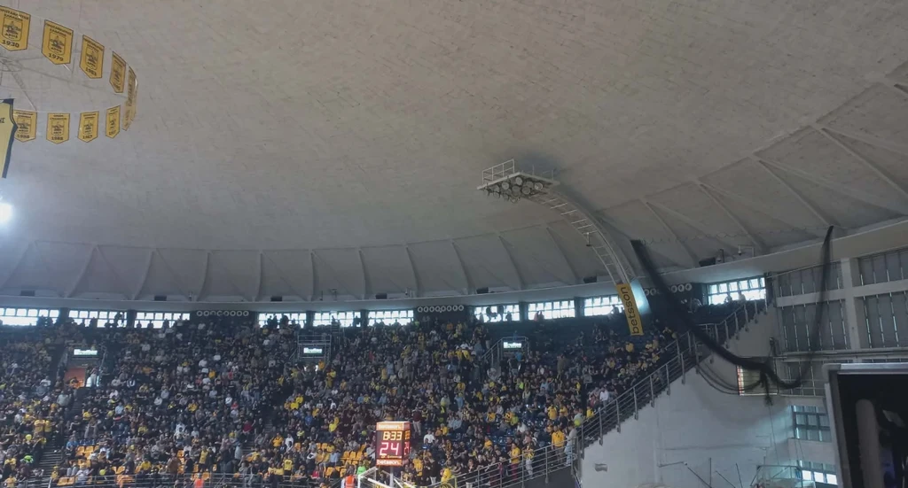 Με καθυστέρηση ξεκίνησε ο αγώνας μεταξύ Άρη και ΑΕΚ