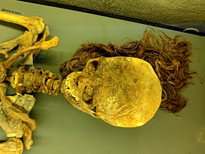 Η γυναίκα με την πλεξούδα: Η μούμια της Θεσσαλονίκης που προκαλεί δέος