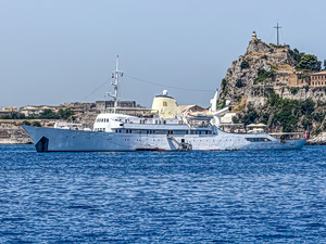 Το πλωτό παλάτι του Ωνάση πωλείται – Πόσο κοστίζει σήμερα το “Christina O”