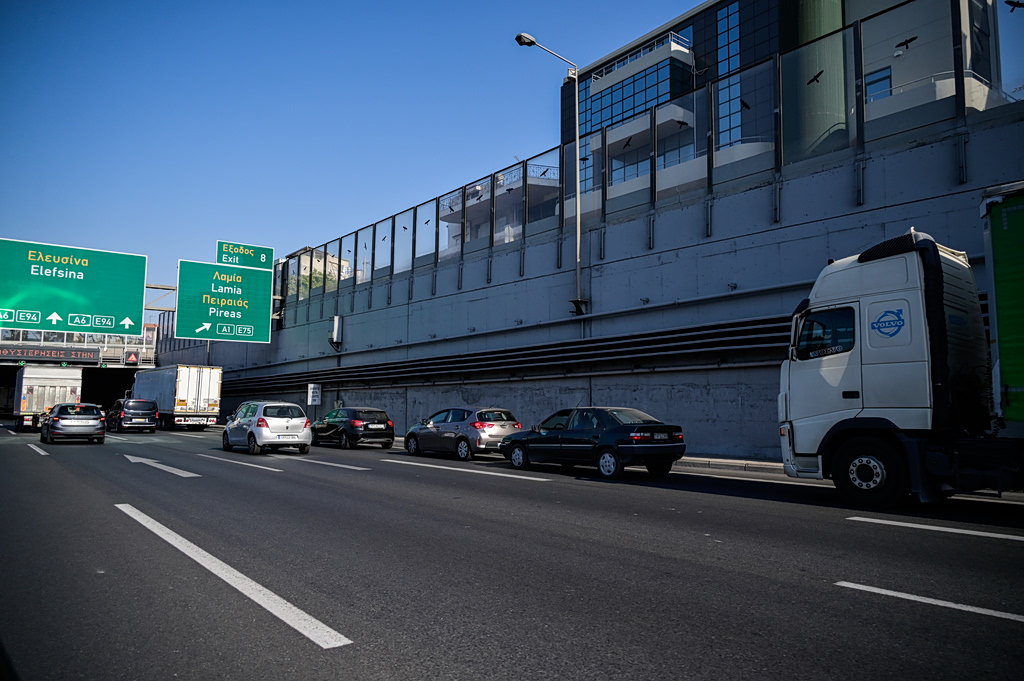 Αττική Οδός: Καραμπόλα πέντε οχημάτων – Πού εντοπίζονται μεγάλες καθυστερήσεις