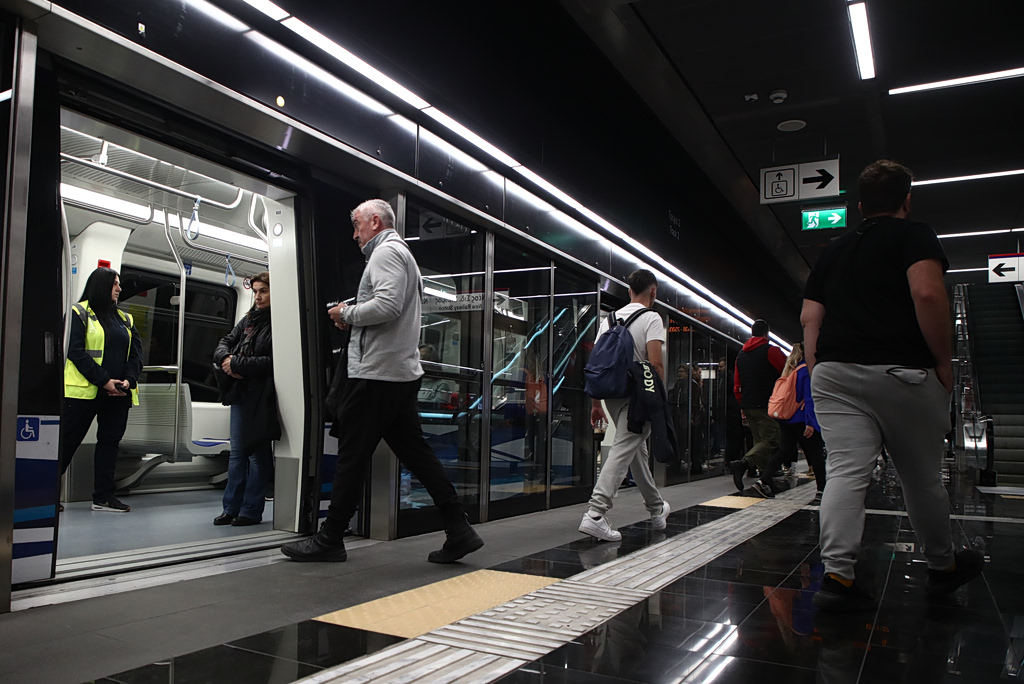 Μετρό Θεσσαλονίκης: Eπιβάτες περπάτησαν 600 μέτρα μέσα σε σήραγγα λόγω… ακινητοποιημένου συρμού