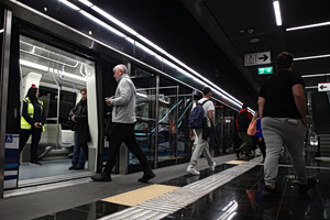 Μετρό Θεσσαλονίκης: Eπιβάτες περπάτησαν 600 μέτρα μέσα σε σήραγγα λόγω… ακινητοποιημένου συρμού