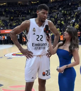 Euroleague: Η έξυπνη λύση της Τουρκάλας δημοσιογράφου για να σταθεί στο ύψος του Ταβάρες