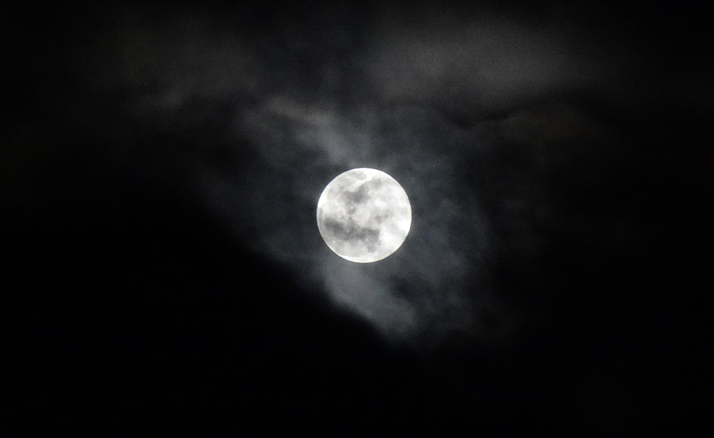 Διπλή… πανσέληνος τον Μάιο: Από το «Φεγγάρι των Λουλουδιών» στο Blue Moon