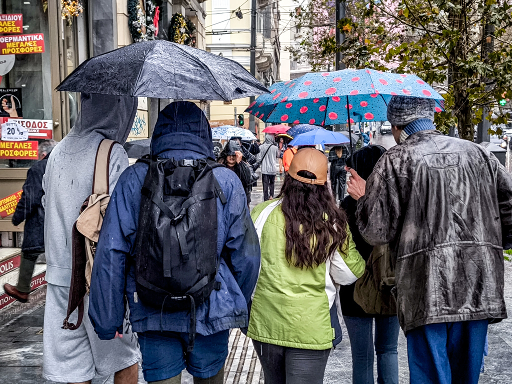 Ανατροπή στον καιρό: Ψυχρές μάζες, βροχές και πτώση θερμοκρασίας από το βράδυ – Οι περιοχές που θα επηρεαστούν
