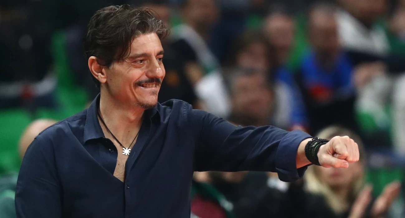 &Gamma;&iota;&alpha;&nu;&nu;&alpha;&kappa;ό&pi;&omicron;&upsilon;&lambda;&omicron;&sigmaf;: &laquo;&Omicron; &Pi;&alpha;&nu;&alpha;&theta;&eta;&nu;&alpha;ϊ&kappa;ό&sigmaf; &epsilon;ί&nu;&alpha;&iota; &omicron; &kappa;&upsilon;&rho;ί&alpha;&rho;&chi;&omicron;&sigmaf; &tau;&omicron;&upsilon; &epsilon;&upsilon;&rho;&omega;&pi;&alpha;ϊ&kappa;&omicron;ύ &mu;&pi;ά&sigma;&kappa;&epsilon;&tau; &ndash; &Tau;&alpha; &Alpha;&Sigma;&Tau;&Epsilon;&Rho;&Iota;&Alpha; &xi;έ&rho;&omicron;&upsilon;&nu; &pi;ό&tau;&epsilon; &pi;&rho;έ&pi;&epsilon;&iota; &nu;&alpha; &lambda;ά&mu;&psi;&omicron;&upsilon;&nu;