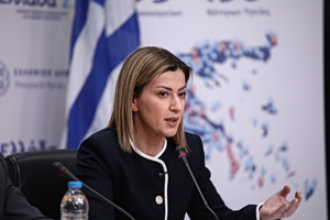 Οργανώθηκε λιθοβολισμός ανήλικης που αρνήθηκε γάμο – Τι αποκάλυψε η Ειρήνη Αγαπηδάκη για το χάος στη Μόρια