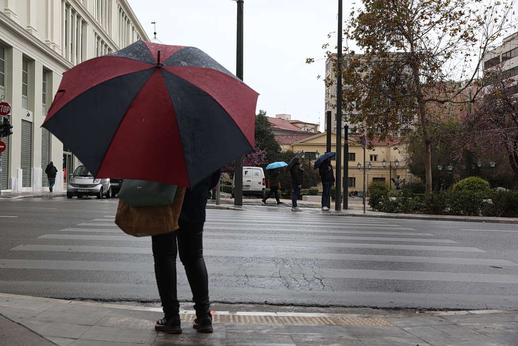 Καιρός Πάσχα: Ψύχρα και βροχές την Ανάσταση – Σε 3 φάσεις η εξέλιξη της θερμοκρασίας