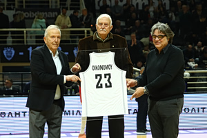 Συγκινητικές στιγμές στο «Παλατάκι»: Ο ΠΑΟΚ τίμησε τον θρύλο Γιώργο Οικονόμου (vid)