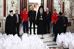 Δέματα αγάπης από την Ιερά Μητρόπολη Πειραιώς με την αρωγή της ΠΑΕ Ολυμπιακός, του Βαγγέλη Μαρινάκη και του δήμου Πειραιά