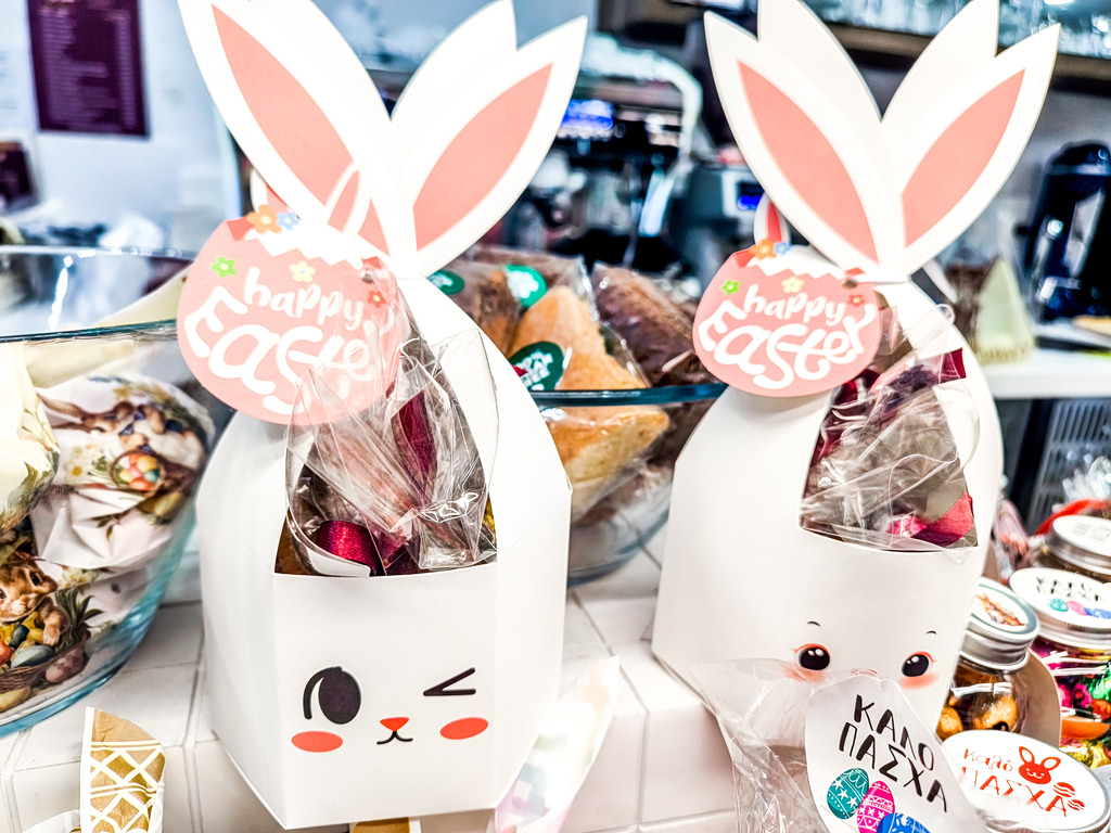 Πασχαλινό «πακέτο» με κόστος-σοκ: Πόσο θα πληρώσουν οι νονοί – Οι τιμές σε λαμπάδες και αυγά