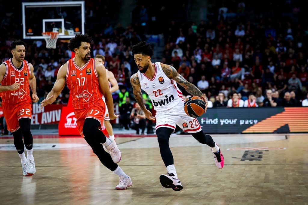 Ο Ντόρσεϊ χάρισε τη φανέλα του και φωτογραφήθηκε με μικρό φίλο που ταξίδεψε από την Άρτα (pic)