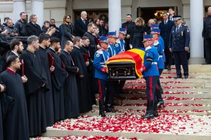 Ράγισαν καρδιές στην κηδεία του Μιρτσέα Λουτσέσκου – «Λύγισε» και ο Ραζβάν