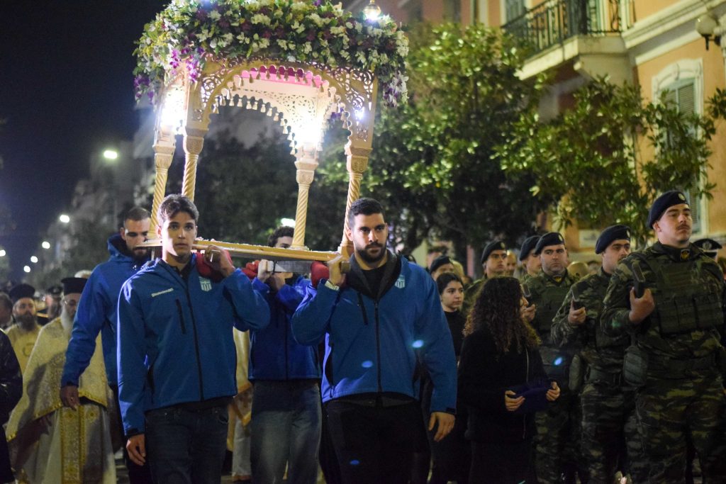 Συγκινητική παρουσία της Εθνικής Πόλο στην περιφορά του Επιταφίου
