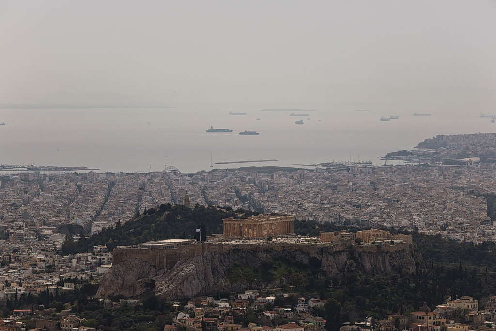 Αφρικανική σκόνη: «Επεισόδιο διαρκείας με πολύ μεγάλη έκταση» λέει ο Κ. Λαγουβάρδος – Εικόνες από την Πάτρα