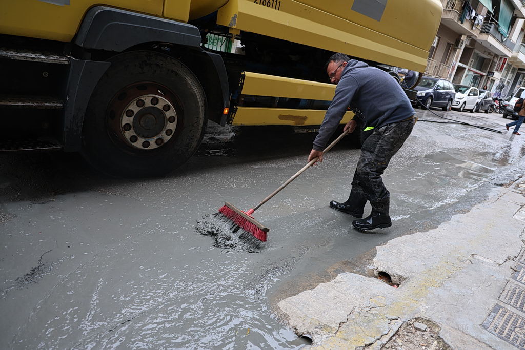 Κυψέλη: Λύθηκε το μυστήριο με το υλικό που πλημμύρισε τους δρόμους – Τι συνέβη