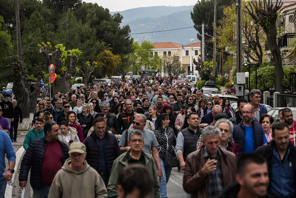Στο «πόδι» η Λέσβος: Συνεχίζουν τις κινητοποιήσεις οι κτηνοτρόφοι – Συνάντηση αύριο με τον Μ. Σχοινά (video)