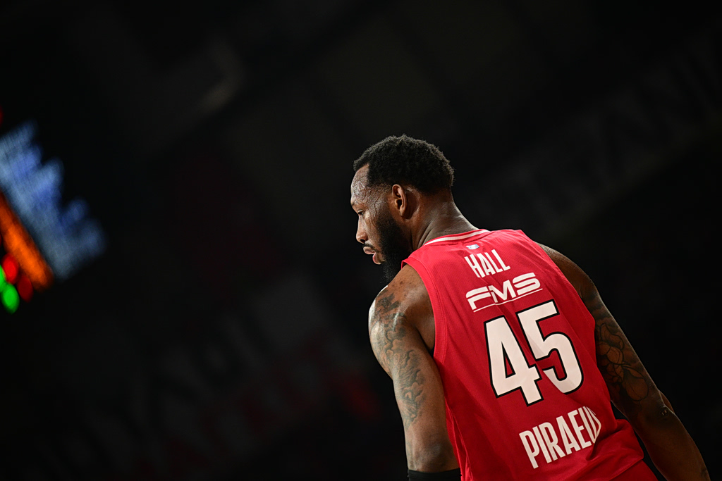 Ολυμπιακός: Με απουσίες οι «ερυθρόλευκοι» απέναντι στην ΑΕΚ – Εκτός Νιλικίνα και Χολ