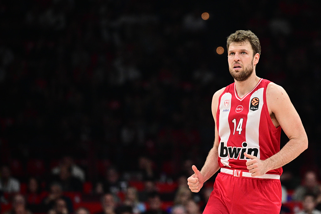 Βεζένκοφ: Έφτασε τους 3.600 πόντους στη EuroLeague και πέρασε τον Πρίντεζη