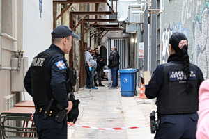 Θρίλερ με την πτώση 45χρονης από τον 4ο όροφο κτιρίου στην Αθήνα – Τι δείχνει βιντεοληπτικό υλικό που έχουν οι Αρχές