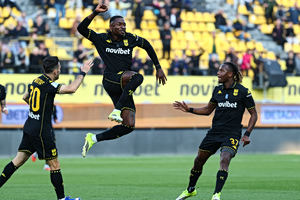 Ο Άρης και ο Χόνγκλα πρέπει να αποφασίσουν για… ένα γόνατο