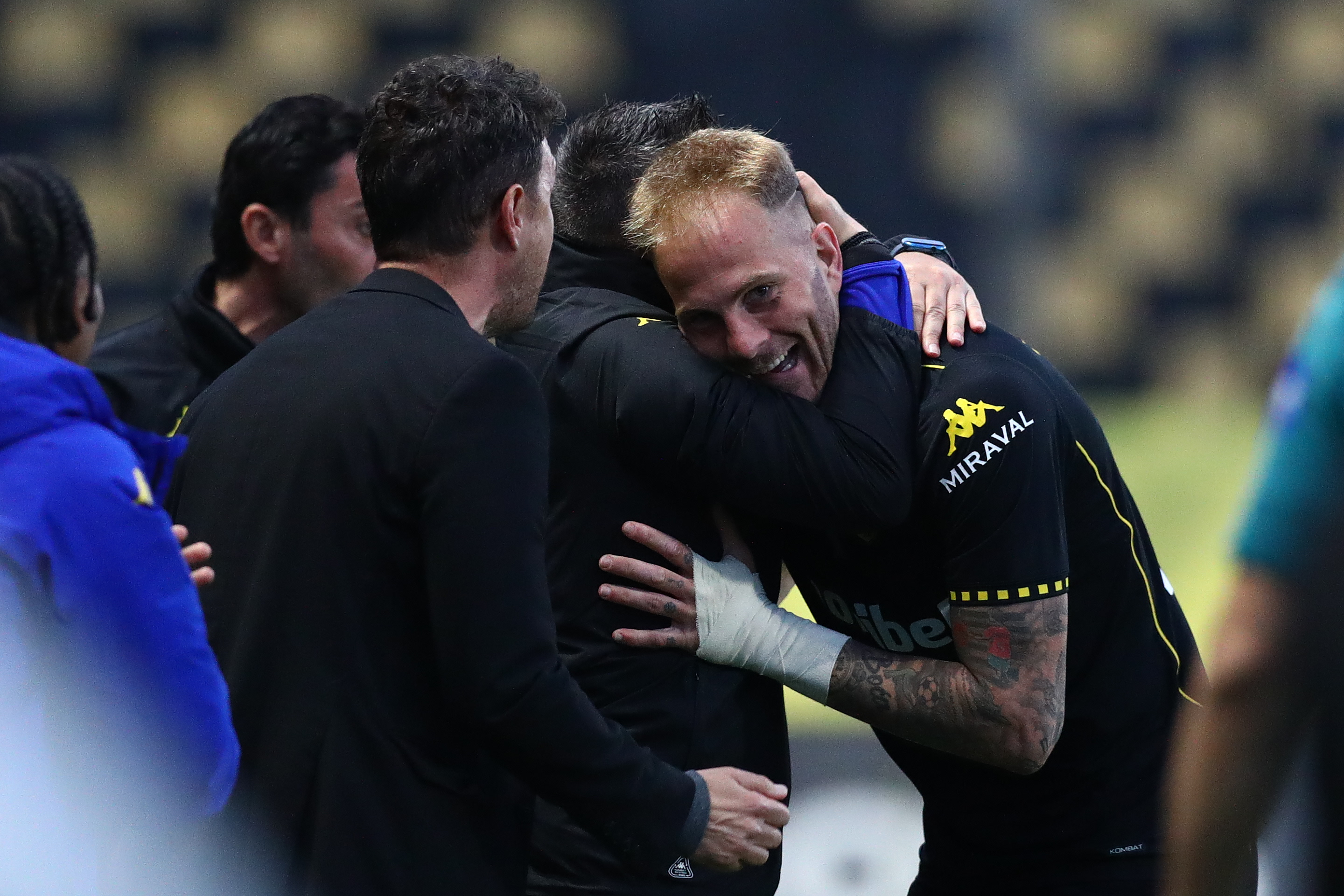 Ά&rho;&eta;&sigmaf;: &Chi;&alpha;&mu;ό&gamma;&epsilon;&lambda;&alpha; &sigma;&tau;&omicron; &laquo;&Beta;&iota;&kappa;&epsilon;&lambda;ί&delta;&eta;&sigmaf;&raquo; &mu;&epsilon;&tau;ά &alpha;&pi;ό 140 &mu;έ&rho;&epsilon;&sigmaf;!