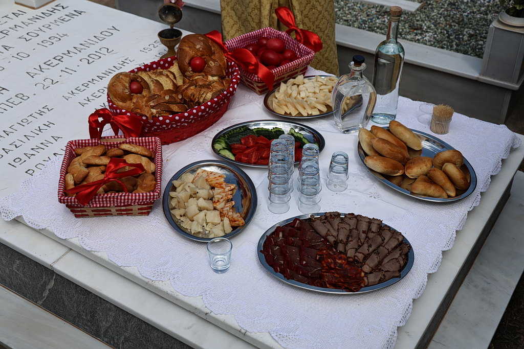 103 χρόνια άσβεστης μνήμης στα Σούρμενα: Συγκλονιστικές εικόνες από το ταφικό έθιμο των Ποντίων (video)