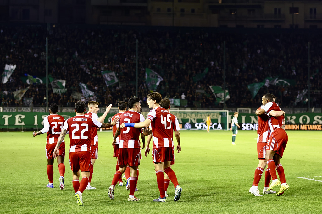 Ό&tau;&alpha;&nu; &omicron; &Omicron;&lambda;&upsilon;&mu;&pi;&iota;&alpha;&kappa;ό&sigmaf; &pi;&alpha;ί&zeta;&epsilon;&iota; &mu;&epsilon; &tau;&eta;&nu; &pi;&lambda;ά&tau;&eta; &sigma;&tau;&omicron;&nu; &tau;&omicron;ί&chi;&omicron;