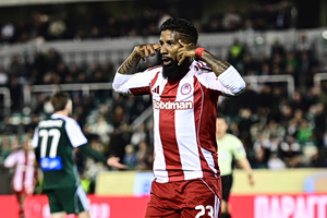 Παναθηναϊκός – Ολυμπιακός: Ο Ροντινέι «χτύπησε» πριν το ημίχρονο και έκανε το 0-2 (vid)