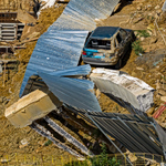 Σοκ στη Θεσσαλονίκη: Δρόμος υποχώρησε και «ρούφηξε» αυτοκίνητο – Συνελήφθη υπεύθυνος έργου (εικόνες)