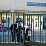 Χαϊδάρι: Ολοκληρώθηκε το χειρουργείο της 13χρονης που έπεσε από μπαλκόνι σχολείου – Μάχη για 4 ώρες έδωσαν οι γιατροί