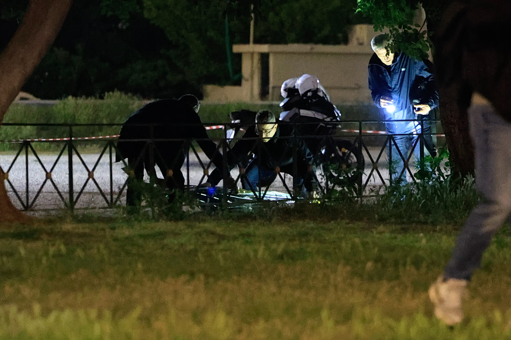 Άγιος Δημήτριος: Σενάρια για καυγά πριν το μαχαίρωμα – Κατέρρευσε μπροστά στις αστυνομικούς η μητέρα του 25χρονου