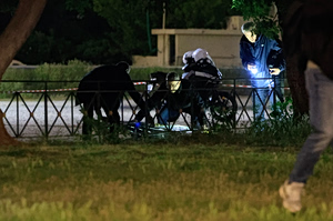 Άγιος Δημήτριος: Σενάρια για καυγά πριν το μαχαίρωμα – Κατέρρευσε μπροστά στις αστυνομικούς η μητέρα του 25χρονου