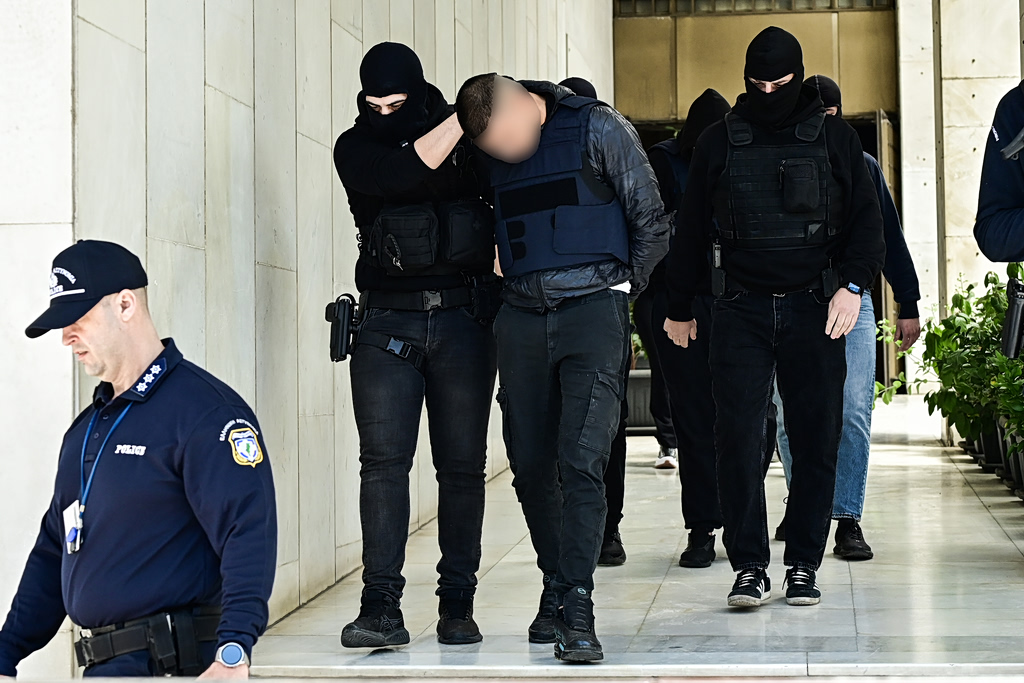 Άγιος Δημήτριος: Βρέθηκε το μαχαίρι του εγκλήματος – «Μακάρι να γύρναγα τον χρόνο πίσω» είπε ο 20χρονος