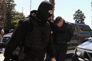 Άγιος Δημήτριος: Ούτε μετά τον φόνο αποχωρίστηκε το μαχαίρι – Το έκρυψε στην ταράτσα του σπιτιού του