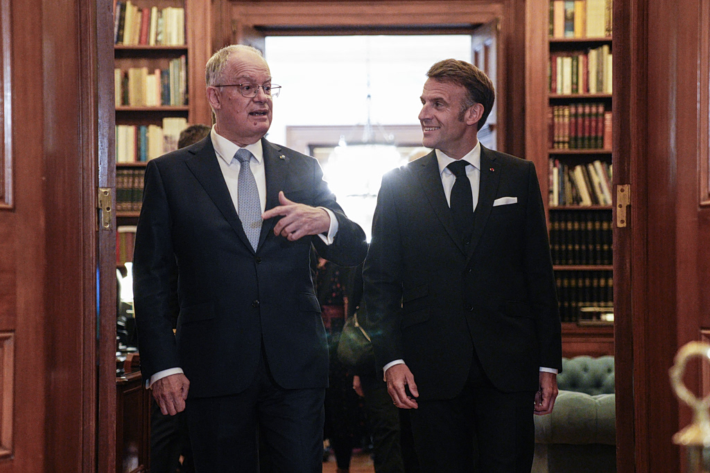 Στο Προεδρικό Μέγαρο ο Μακρόν – Το «Ελλάς Γαλλία Συμμαχία» πιο επίκαιρο από ποτέ, είπε ο Γάλλος πρόεδρος