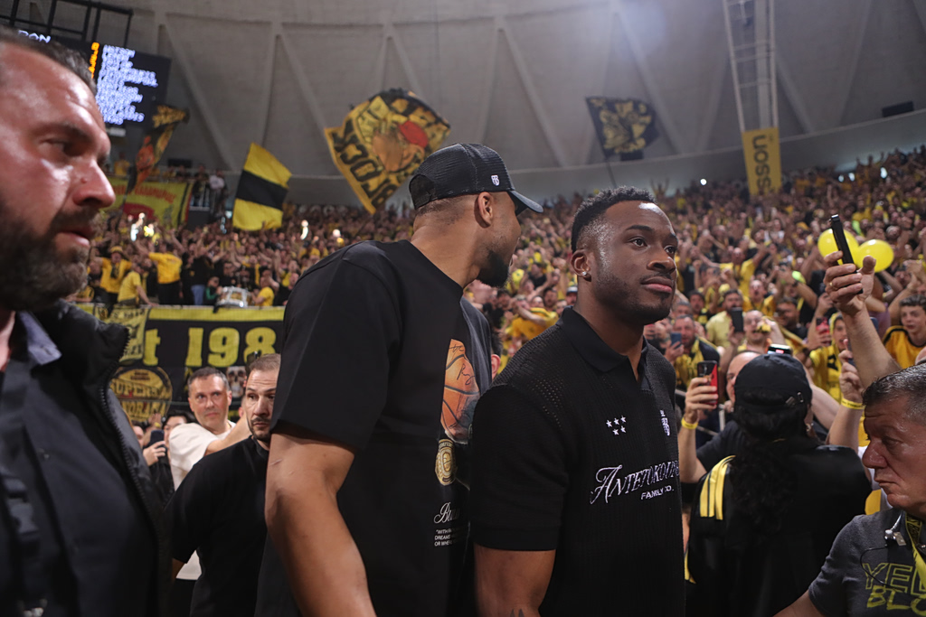 Άρης – Πανιώνιος: Χαμός στο Αλεξάνδρειο, όλα κίτρινα για Γκάλη, Αντετοκούνμπο και Σιαο