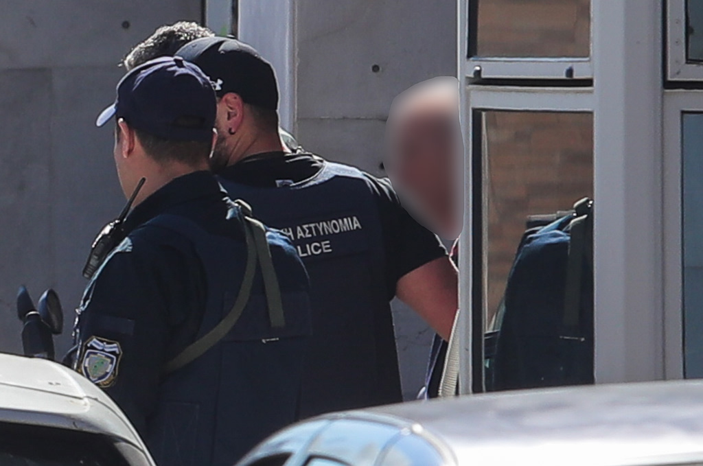 Ο 89χρονος «πιστολέρο» είχε κάνει πρόβα τις ένοπλες επιθέσεις του σε ΕΦΚΑ και Εφετείο