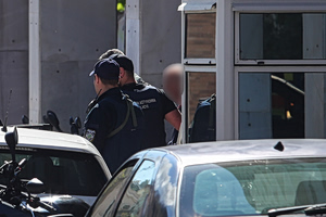 Στην Ευελπίδων ο 89χρονος: «Αν ήθελα να σκοτώσω θα σκότωνα – Ήθελα απλώς να κάνω θόρυβο»