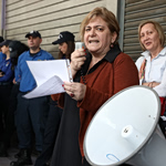 «Είδαμε τα αίματα και φοβηθήκαμε ότι θα συνεχίσει»: Συγκλονιστική μαρτυρία εργαζόμενης για την επίθεση στον ΕΦΚΑ