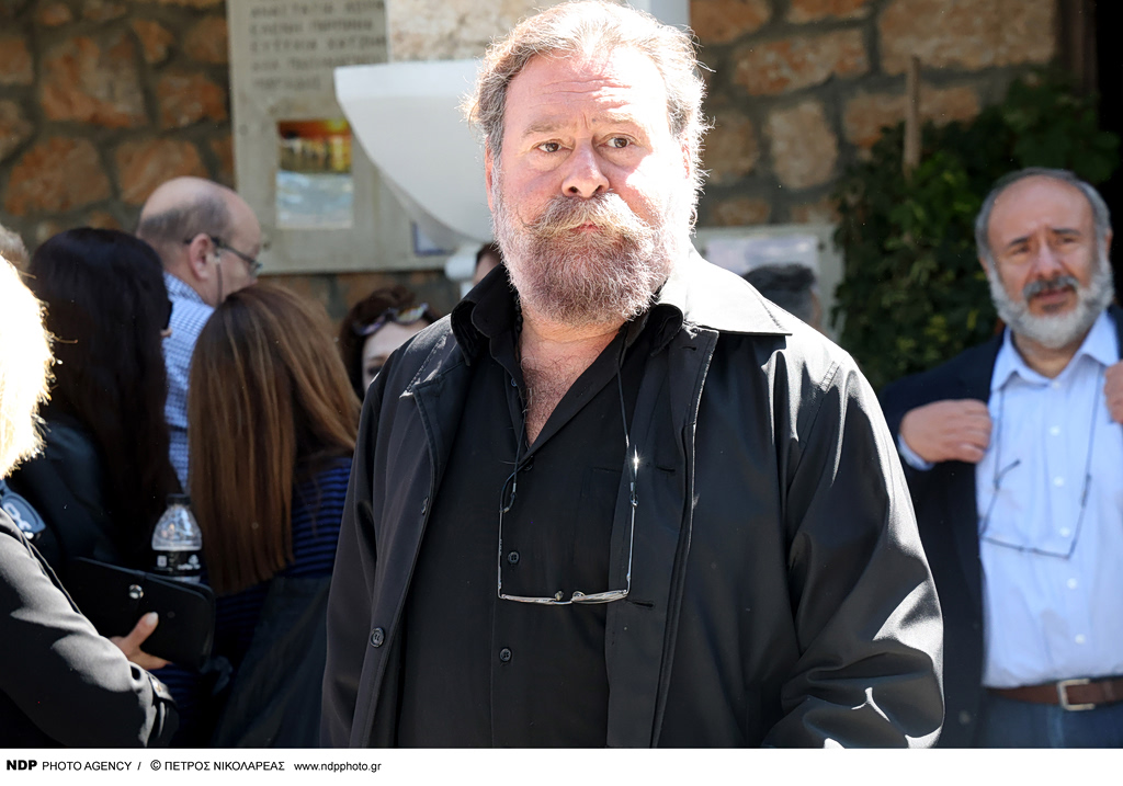 Το «σημαδιακό» περιστατικό στην εκκλησία που έσωσε τον Κωστή Σαββιδάκη – «Κόλλησε ο σταυρός στην πλάτη μου»