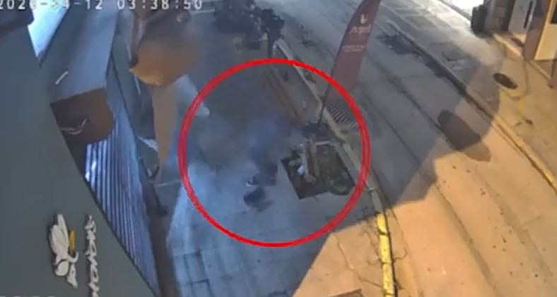 Απόπειρα διάρρηξης… φιάσκο στην Πολίχνη: Προσπάθησε να εισβάλλει σε καφεκοπτείο αλλά έπεσε από ύψος 2,5 μέτρων (video)