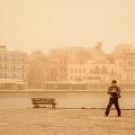 Καιρός: Mε αφρικανική σκόνη η επιστροφή εκδρομέων – Λασποβροχές και υψηλές θερμοκρασίες τη Δευτέρα του Πάσχα