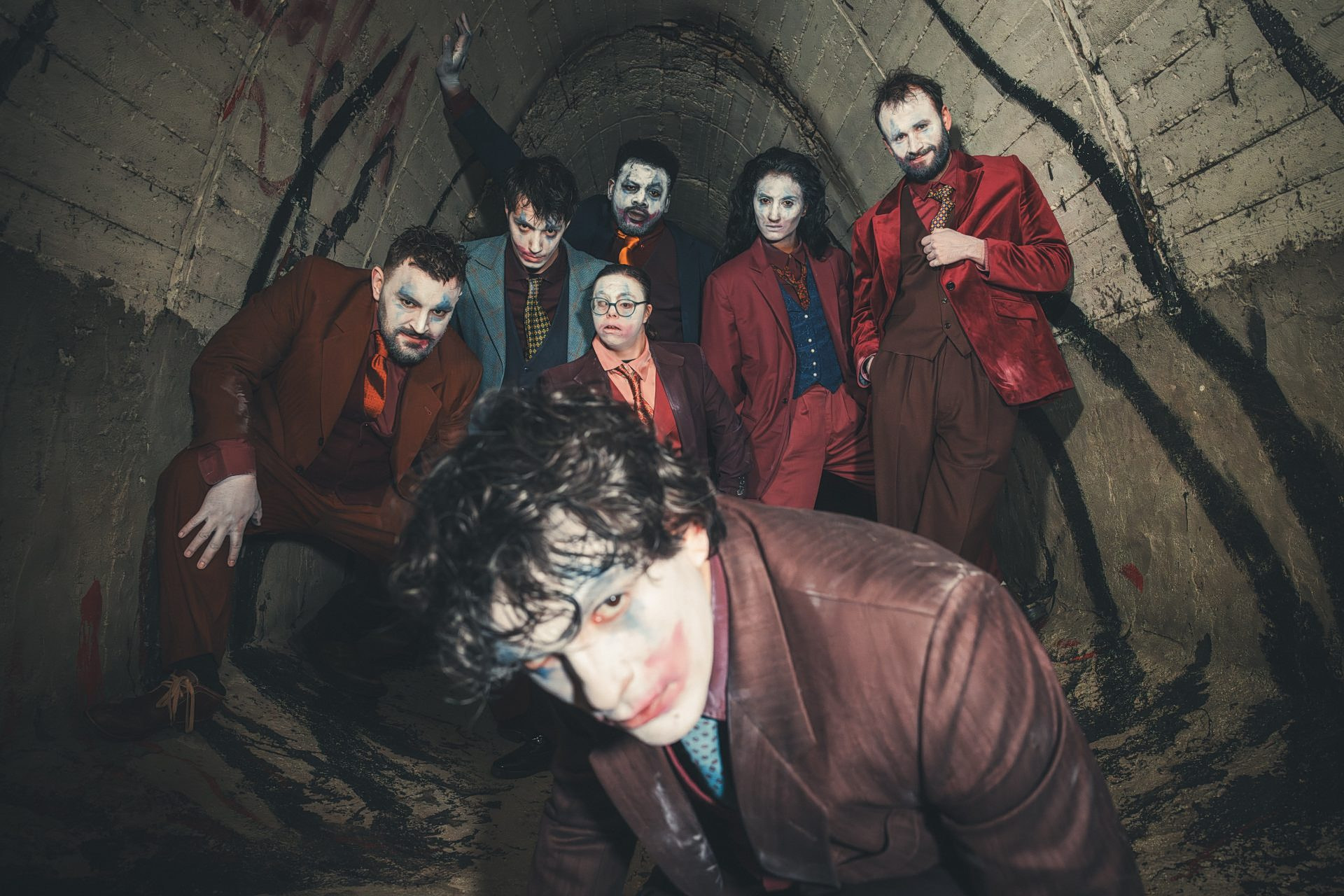 &Sigma;&omicron;&phi;ί&alpha; &Alpha;&nu;&tau;&omega;&nu;ί&omicron;&upsilon; &sigma;&tau;&alpha; &laquo;&Nu;&Epsilon;&Alpha;&raquo;: &laquo;&Epsilon;&nu;&alpha;&sigmaf; &Alpha;&mu;&lambda;&epsilon;&tau; &pi;&omicron;&upsilon; &sigma;&tau;έ&kappa;&epsilon;&tau;&alpha;&iota; &alpha;&nu;ά&mu;&epsilon;&sigma;&alpha; &sigma;&epsilon; &delta;ύ&omicron; &kappa;ό&sigma;&mu;&omicron;&upsilon;&sigmaf;&raquo;